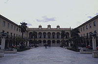 グァディックス市役所広場/Plaza de la constitución de Guadix