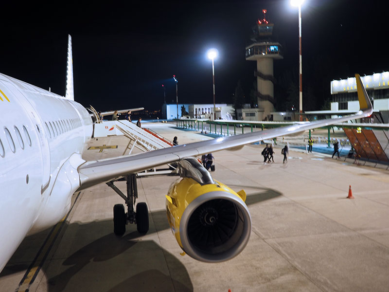 夜のグラナダ空港