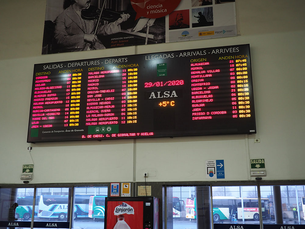 El tablero electrónico de la estación de bus