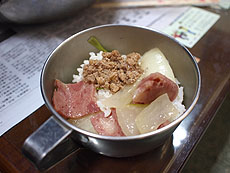 alt="平静国民小学校の給食"