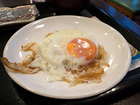 なか卯目玉焼き朝定