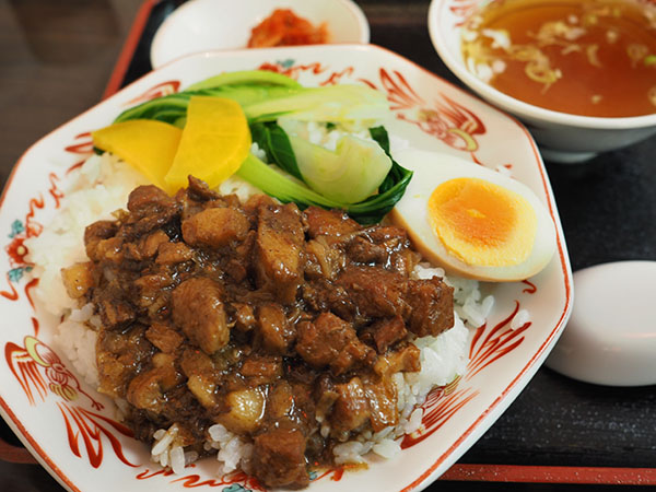 滷肉飯 600円